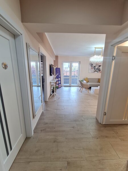 Vand apartament cu afacere.
